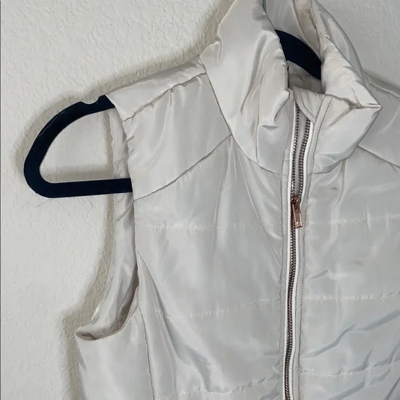 🎱Buckle day trip cream puffer vest! - Picture 2 of 8